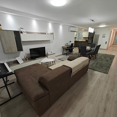 Modern Apartment With Large Outdoor Area - Sleeps 7, Close To Malta International Airport Luqa Exterior foto